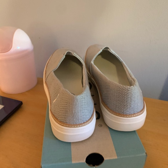 Brand new Women’s Toms Slip on Sneakers size 9.5 - Picture 5 of 7